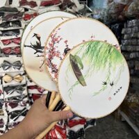 Quạt vải tròn in hình chụp ảnh cổ trang có tua rua Giangpkc