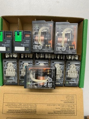 Rơ le Schneider RXM4AB2BD