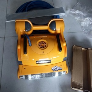 Robot dọn vệ sinh bể bơi Dolphin Wave 75