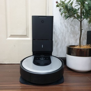 Robot hút bụi iRobot Roomba i7 Plus