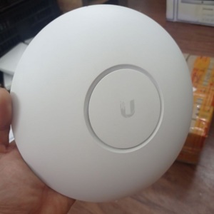 Router - Bộ phát wifi Ubiquiti UniFi AC Pro
