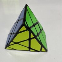 Rubik biến thể khối tam giác