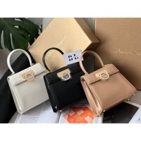 Salvatore feragamo Năm nay em này hàng auth hot trở lại mạnh mẽ, đc các fashionista lùng sục Kích thước : 20 cm 4 màu