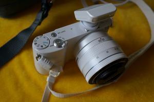 Máy ảnh DSLR Samsung NX1000 (EV-NX1000) - 21.6 MP