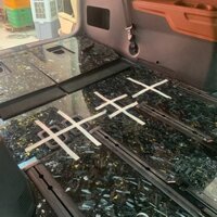 Sàn Carbon Kia Carnival Lá Vàng – Cấu Tạo 5 Lớp Dày Dặn Bảo Vệ Toàn Diện