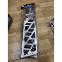 Sàn lót chân inox xe DYLAN (inox 304 cao cấp sáng bóng )