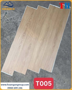 Sàn nhựa giả gỗ có keo sẵn TH005