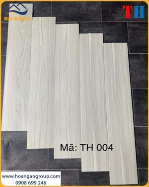 Sàn nhựa giả gỗ có keo sẵn TH004