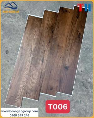 Sàn nhựa giả gỗ có keo sẵn TH006