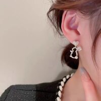 [Sản phẩm chính hãng Hàng có sẵn Thời gian có hạn Spike Giao hàng nhanh trong vòng 24 giờ] Bông tai thỏ ngọc trai đáng yêu dành cho nữ Bông tai hoàng đạo rỗng đầy đủ kim cương độc đáo Thích hợp cho bông tai năm Benming