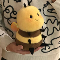 [Sản phẩm mới] kiss Bee Búp bê sang trọng Búp bê an ủi cho trẻ em Mặt dây chuyền con ong nhỏ dễ thương Bàn ong nhỏ sáng tạo với túi đựng búp bê Quà tặng quyến rũ- & - * & * *