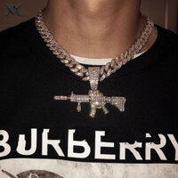 Sản phẩm mới Mặt dây chuyền trang sức M4A1 Vòng cổ Cuba Châu Âu Mỹ Súng tiểu hợp kim Full Diamond Hip Hop Kích thước lớn