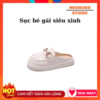 Sandal móc cài nổi bật cho bé gái - dép sục cho bé đế dẻo êm chân đã PU bít mũi Mg baby sành điệu 2 màu đen trắng-Miukid