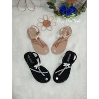 Sandal Xỏ Ngón Đính Charm Đá Chuồn Chuồn Thiết Kế Sang Trọng Đế Chống Trơn Trượt Thích Hợp Đi Chơi Dạo Phố