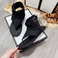 Sandal xỏ ngón