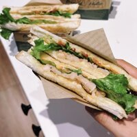 Sandwich chả tôm