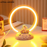 Sáng Tạo led Phi Hành Gia Đèn Ngủ Sinh Viên Quà Tặng Hoạt Hình Đèn Bàn Nhỏ Trang Trí Phòng Ngủ Để Bàn Trang Trí