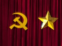 Sao vàng búa liềm treo hội nghị