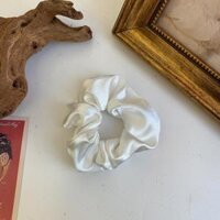 Scrunchies dây cột tóc lụa đơn sắc - Trắng sữa