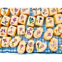 Set 10 Chiếc Bánh dứa trà hoa xinh xắn kèm hộp