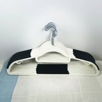 Set 10 Móc Quần Áo Chống Tuột – Chắc Chắn, Bền Bỉ, Không Gây Hư Hại Sợi Vải