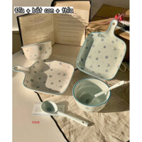 Sét 3 Món Bát Sứ + Thìa + Đĩa Chuôi Cầm Hoạ Tiết Hoa Tuyết Xanh -Trắng
