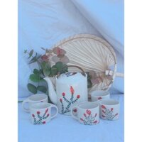 Sét Ấm Trà Kèm Ly Uống Trà Có Quai Bằng Gốm Sứ Tráng Men Vẽ Tay Hoa dây Đỏ Kích Thước Bình D9*H10/ Ly D7*H6cm