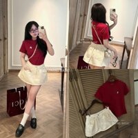 Set áo baby tee đỏ đô + chân váy jean trắng – Outfit trẻ trung, dễ phối, hot trend