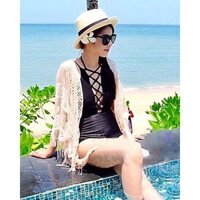 Set áo bơi đen và quần short dây rút