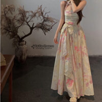 Set áo cổ yếm + chân váy xoè hoạ tiết hoa trẻ trung, phong cách dịu dàng, nữ tính