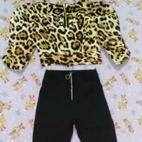 Set áo craptop hoa tiết da beo với quần lưng cao
