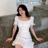 Set áo crop trắng tay phồng với chân váy bèo