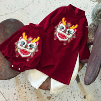 Set Áo Dài Cách Tân Vải Nhung Đỏ Họa Tiết Đầu Lân Kèm Quần Trắng Đũi Lụa Áo Dài Tết Cho Bé Từ 6-15kg TN115 C95