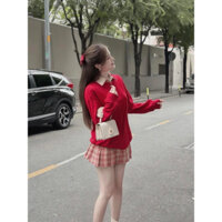 Set áo hoodie đỏ chân váy xếp ly