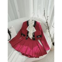 SET ÁO KHOÁC DẠ ĐỎ VIỀN ĐEN + ÁO SƠ MI KEM THẮT NƠ NGỰC + CHÂN VÁY ĐỎ XẾP LY (TH)