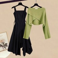 Set áo len croptop lệch vai vạt chéo phối cùng váy yếm xẻ một bên chân