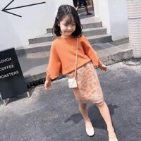 Set áo len và chân váy cho bé gái