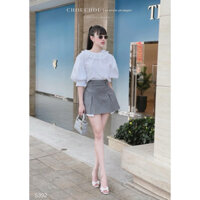 Set áo sơ mi trắng cổ xếp bèo tay phồng + Chân váy xếp ly xám có túi