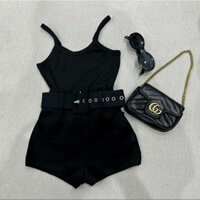 sét áo thun đen 2 dây với quần sort ngắn ôm body kèm đai nịt