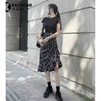 Set áo thun đen chân váy caro midi rút