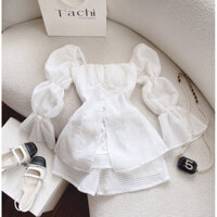 Set áo trắng vân kẻ cổ vuông nhún ngực tay phồng xẻ tà + Quần short trắng lưng thun