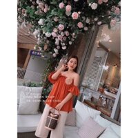 Set áo trễ vai phồng cài hoa + quần suông. Chất : cát thái + lót thun. Có 1 màu. Size dưới 54kg vừa nha