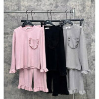 Set bèo áo thun tay dài đính túi ở ngực phối quần dài cạp chun ống suông