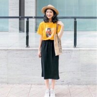Set Bộ chân váy midi bút chì đen + áo thun vàng hoạ tiết.