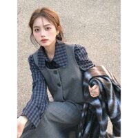 set bộ đồ nữ mùa đông gồm áo sơ mi caro cổ sen phối áo vest hai dây bản to và chân váy xếp li dài thiết kế cổ điển JU03