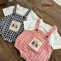 Set Body Yếm Caro Vải Thô Đũi Thêu Hình Gấu Kèm Áo Cộc Tay Cotton Trắng Cho Bé Từ 4-13Kg TN154 C21