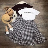 Sét chân váy ca rô, sét dễ thương, năng động diện với giày thể thao auto xinh. Sét còn 1 màu đen, chất liêuk áo thun 😍.