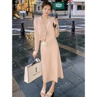 Set đầm + áo khoác. Chất thun. Có 1 màu. KÈm hình chụp thật 100%. Size dưới 54kg vừa. Đơn giản mà đẹp