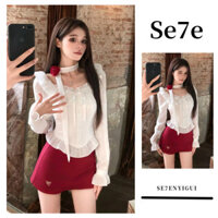 Set đồ gồm áo sơ mi ren phối lụa chiffon kiểu Hàn Quốc cho cô gái thanh tú, váy ôm màu đỏ