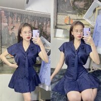 Set đồ nữ gồm Áo sơ mi Cổ Vest Cavat phối với Chân váy xếp ly cạp cao